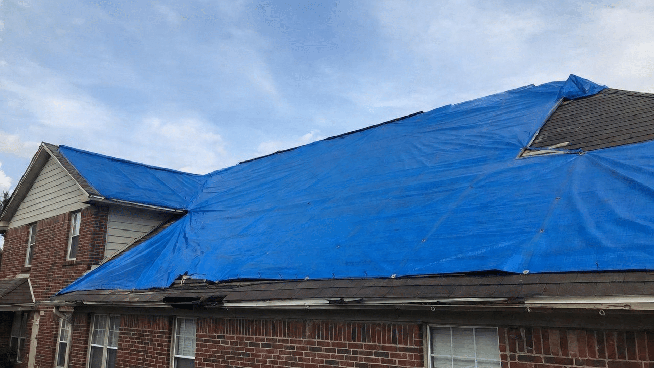 7 Crucial Tips on How to Tarp a Roof to Prevent Water Damage in Your DFW Home